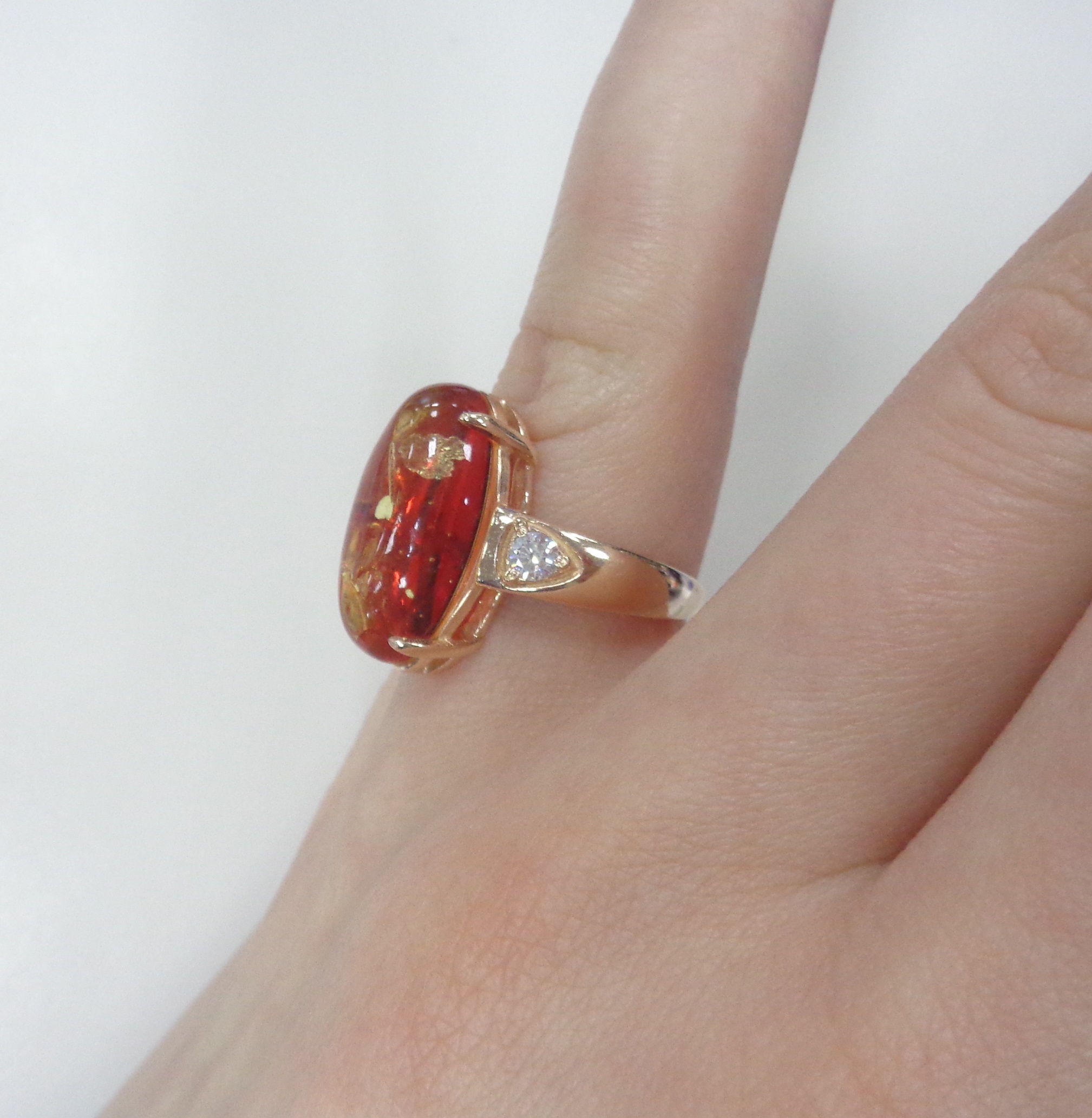 Серебряное кольцо с янтарем